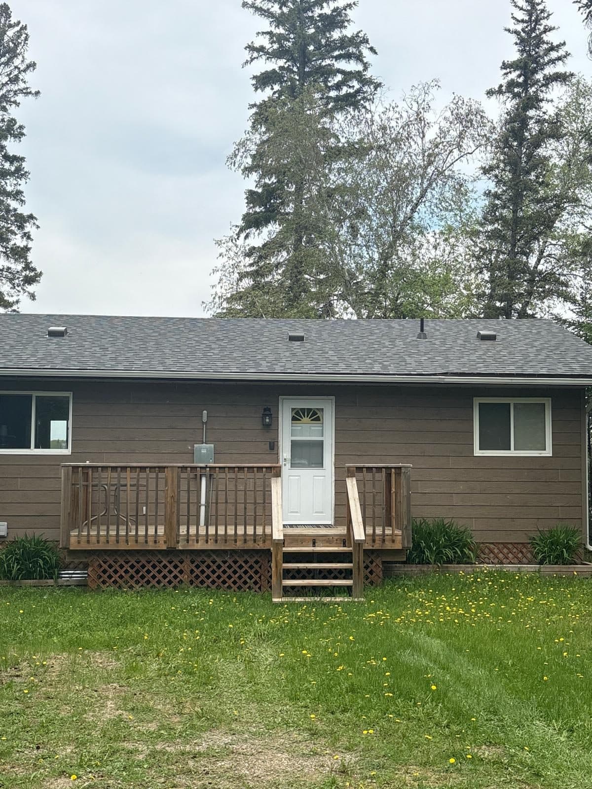 Completed roof on a grey bungalow in Winnipeg